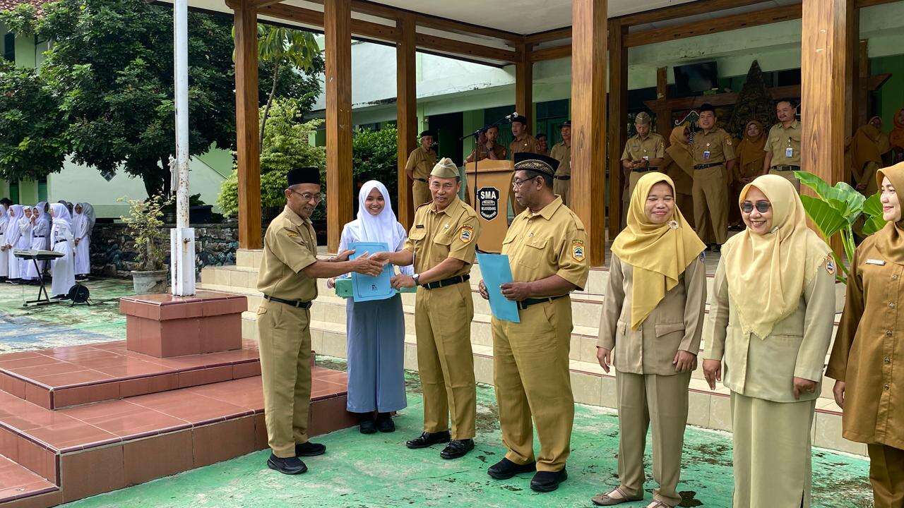 BACK TO SCHOOL SMA NEGERI 1 MOJOGEDANG